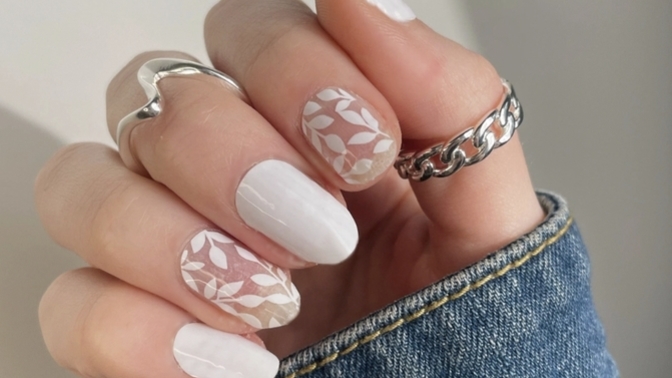 A beauty salon refused to give me a manicure because I'm a man, is that normal?