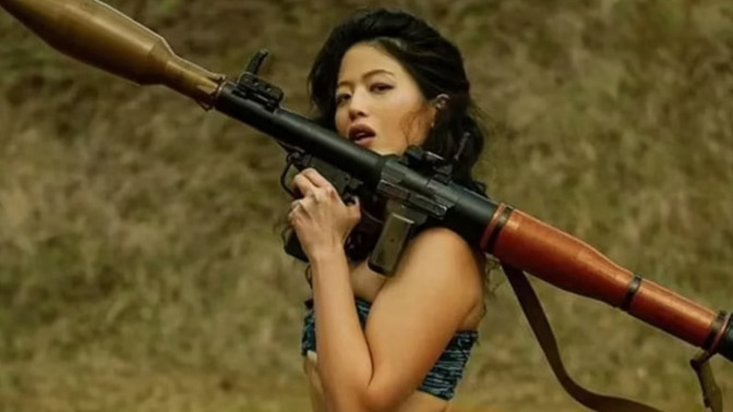 US influencer, 33, brands herself an 'emotional support stripper' for soldiers in Ukraine?