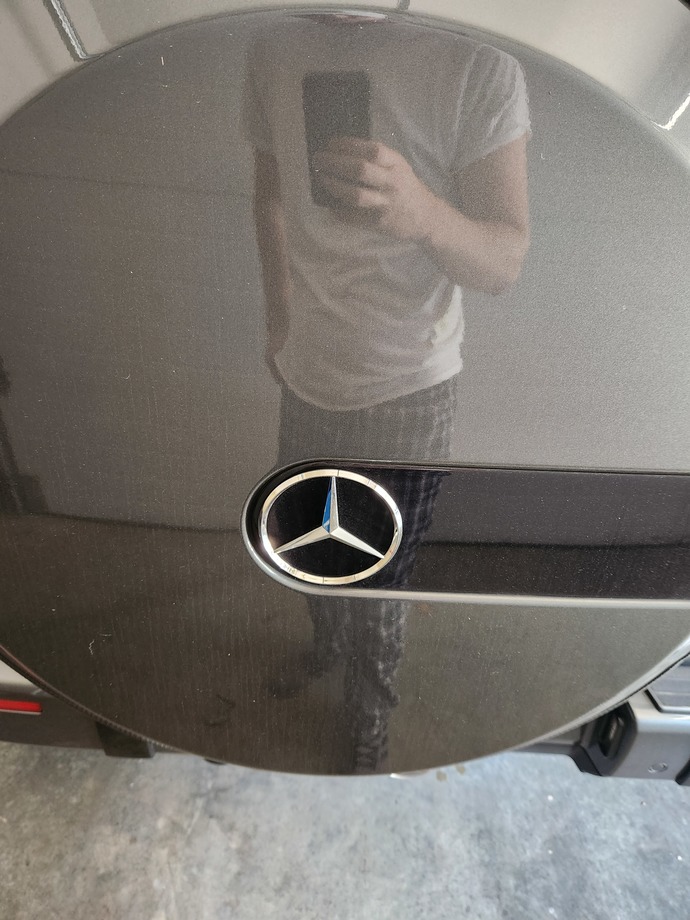 Are girls attracted to expensive cars?