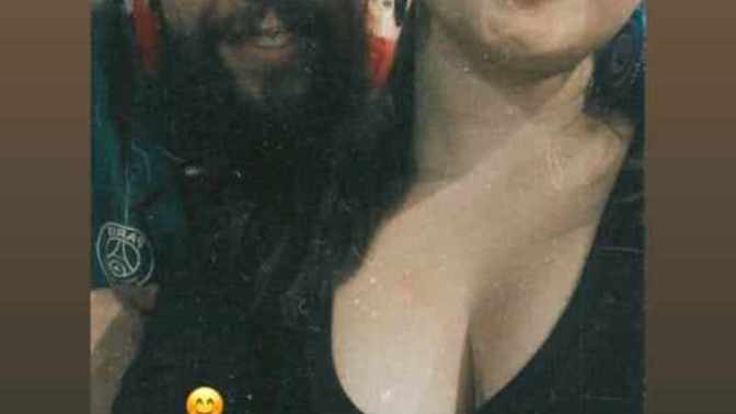 Would you find suspicious a married man posting this photo on his social media account?