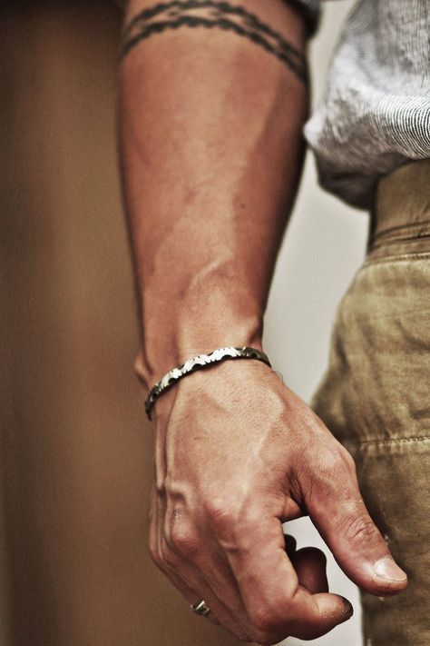 VEINY STRONG HANDS