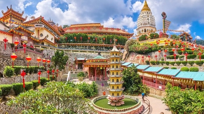 Is Malaysia a good country for a White American to visit?