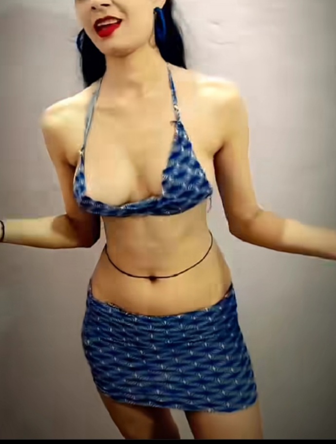 Which bikini do you like more?