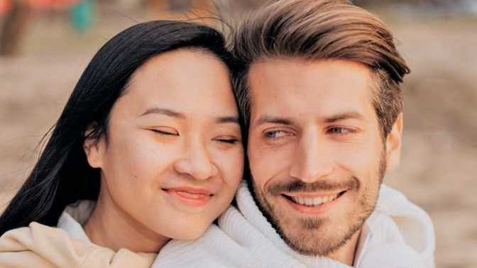 What do you think about girls who date only rich guys?