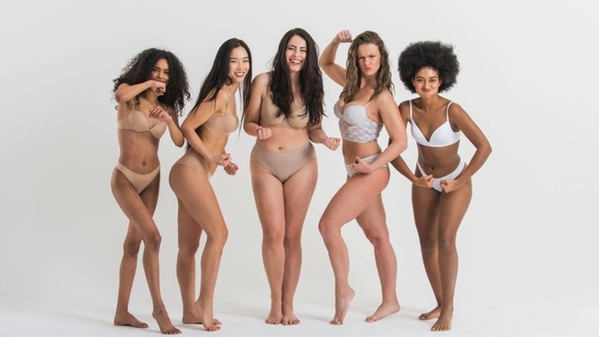 Do guys like skinny or thick girls?