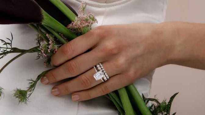 When it comes to engagement/wedding rings, who should be the person choosing the rings: the man or woman?