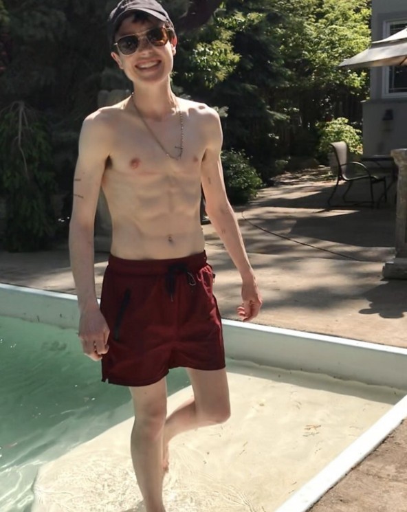 Ladies. Do you find Elliott Page. Whos an transgender man to be very attractive. Would you imagine dating him?