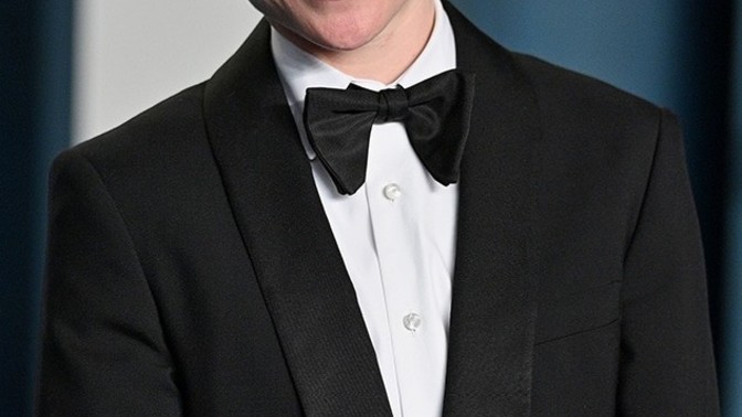 Ladies. Do you find Elliott Page. Who's an transgender man to be very attractive. Would you imagine dating him?