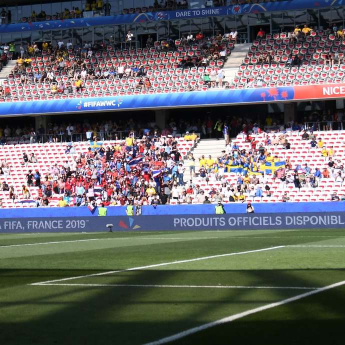 Do you agree that women's soccer team earns less then men?