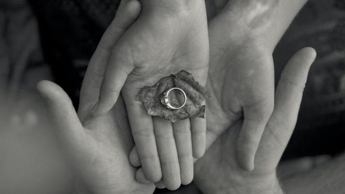 Men, how would you/have you proposed? And women how do you want him to propose.. unless you'd wanna do it yourself?