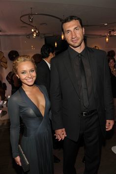 Why are Tall guy Short Girl couples the hottest?