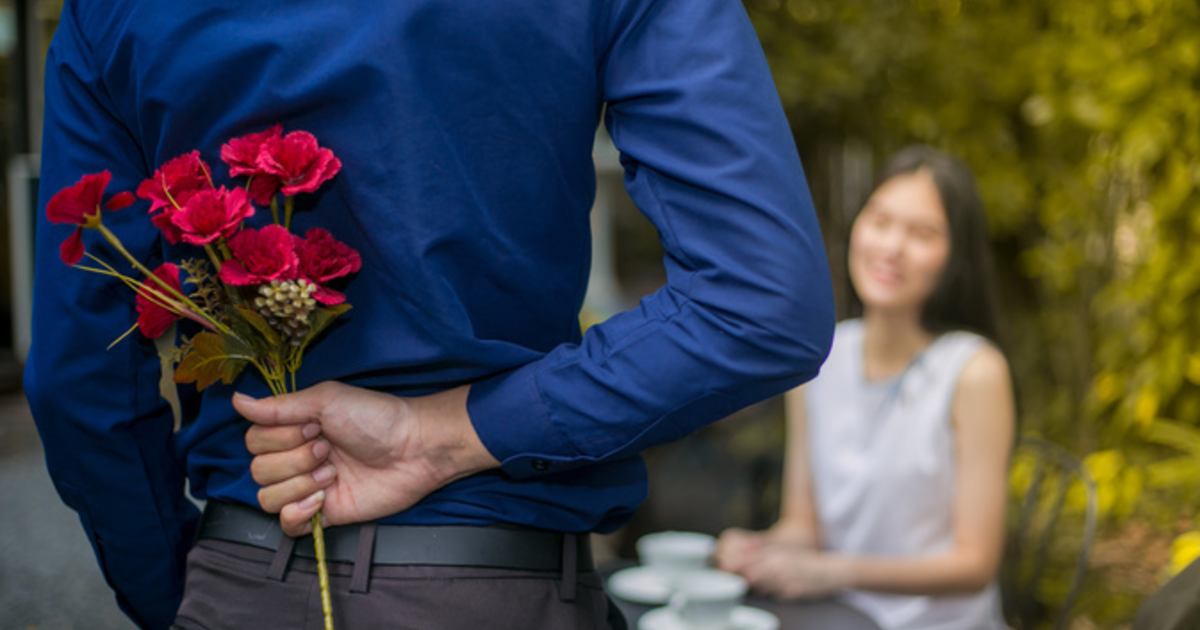 Girls do you still like when a guy gives you flowers or you consider