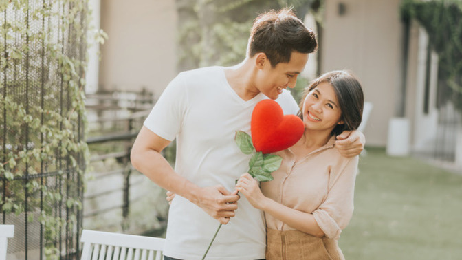 Is it true relationships only work if the man loves the woman more than she loves him?