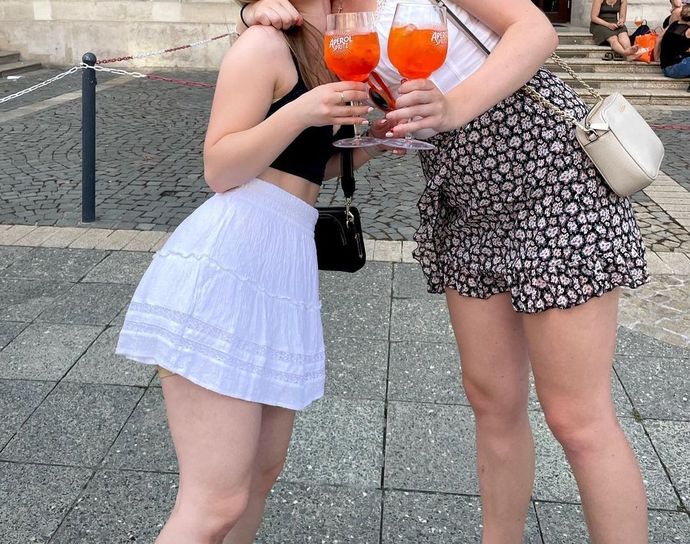 Do you find knees of women beautiful and sexy?
