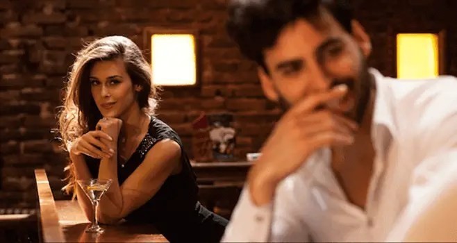 Are the ladies checking out guys without them noticing or do they give him a hint in which he has the idea? Guys, are you noticing this?