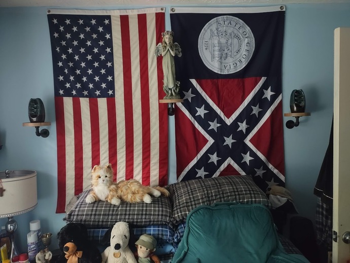 How many pillows do you have on your bed? GirlsAskGuys