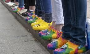What's one fashion trend that you absolutely hate and one that you love?