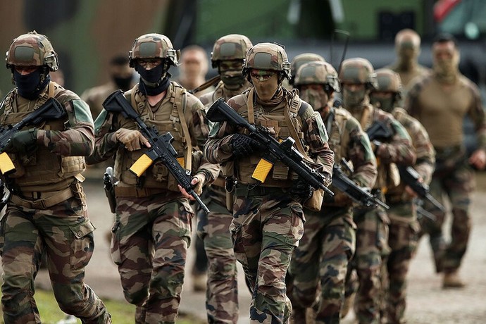 France became the 9th military power, behind Pakistan, how could it fall so low in only 2 years?