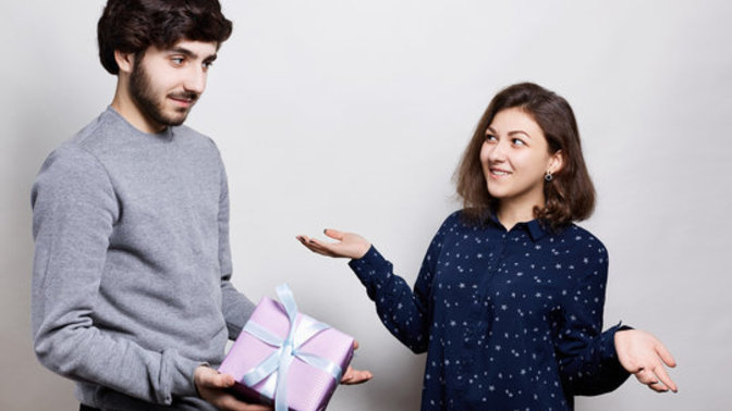 Do boyfriends feel burdened if a girlfriend gifts them something?