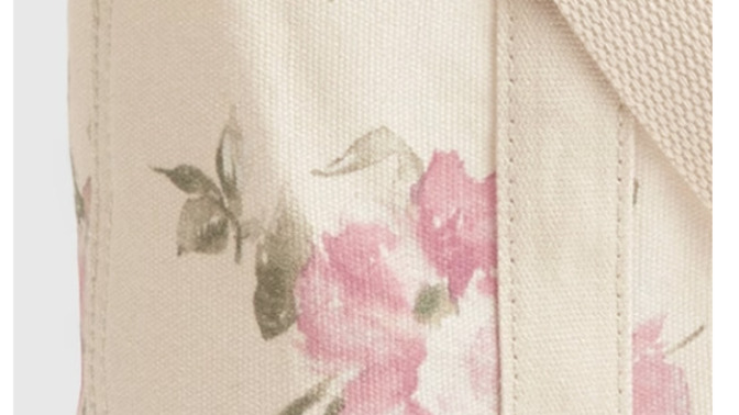 Which bag looks prettier as a daily tote bag?