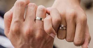 How can you persuade a woman to marry?