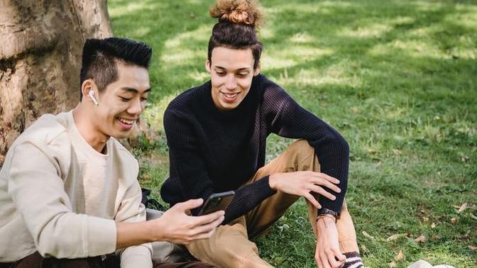 Guys, Is a woman only having 2 male friends that are not straight a turn off?