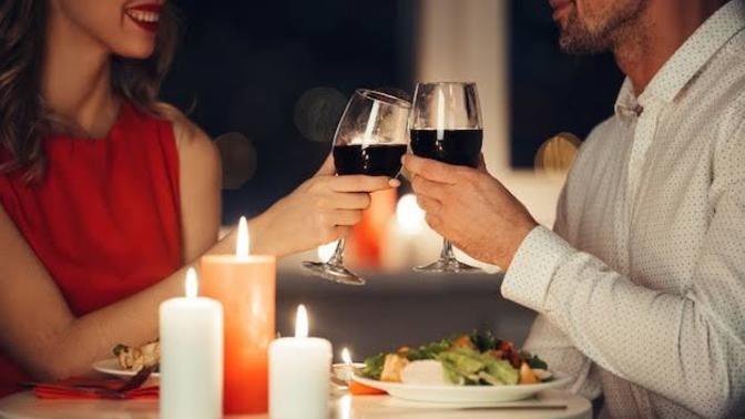 Doesn't the guy who doesn't pay for the first date dinner love the girl?