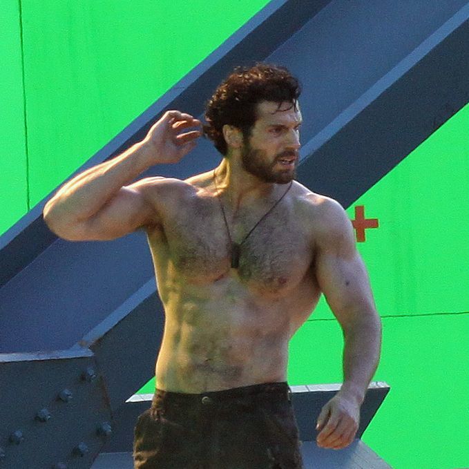 Why do people claim that Henry Cavill is the peak of male attractiveness? Am I weird for not seeing it?