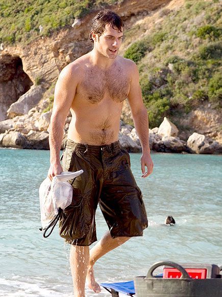 Why do people claim that Henry Cavill is the peak of male attractiveness? Am I weird for not seeing it?