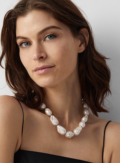 Whats most expensive to sport for any fashion and beauty attires. The Pearl Necklace or Diamond Necklace?