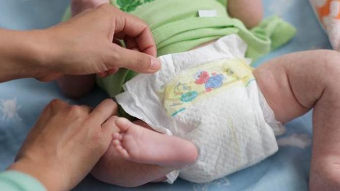 Is it sexist to ask if you know how to change a diaper and limit the responses to girls only?