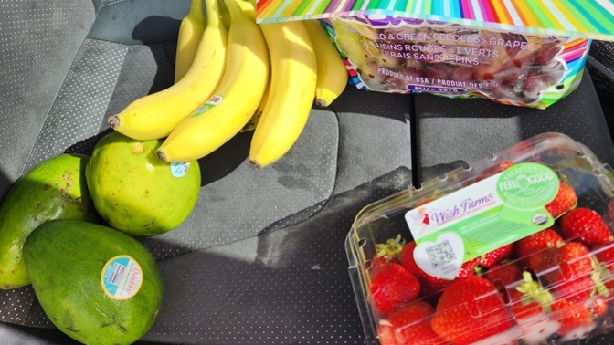 Guess how much this bit of fruit just cost me and I saved $4.65 for a rewards by putting phone number at the checkout?