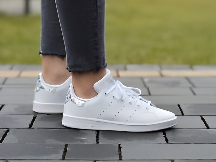 Do you still wear either Adidas Superstars, Nike Airforce 1, Stan Smiths or Vans Old Skools?