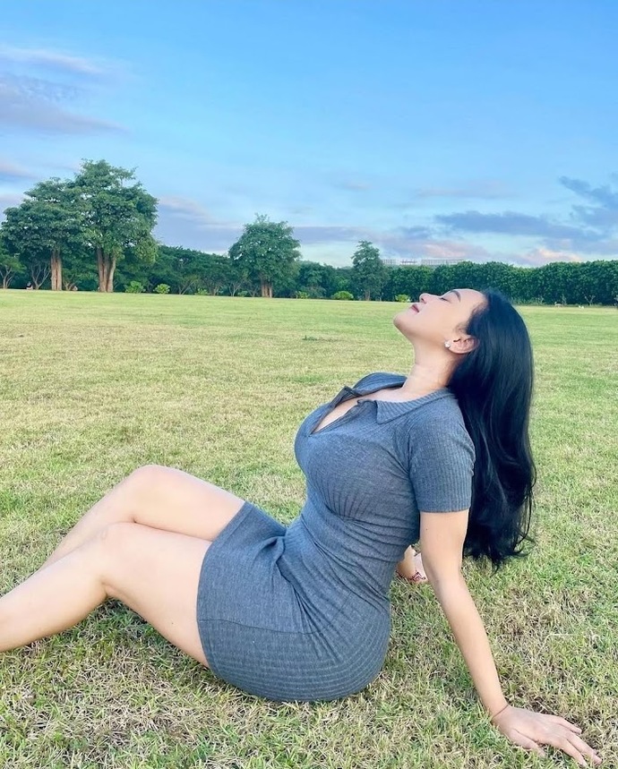 Thicc thighs or slender thighs?