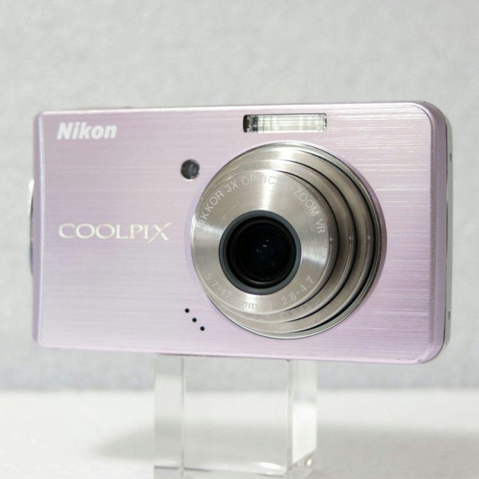Which color camera do you like best (present for my sister who likes older technology)?