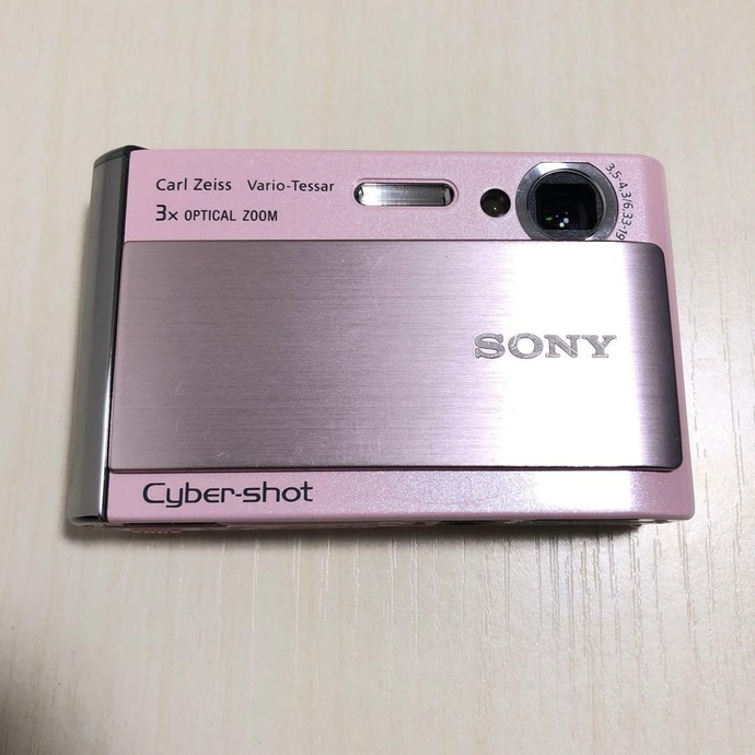 Which color camera do you like best (present for my sister who likes older technology)?