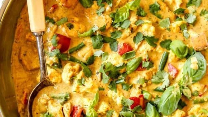 How many of you big fans of chicken, beef, or salmon coconut curry stew 😋?