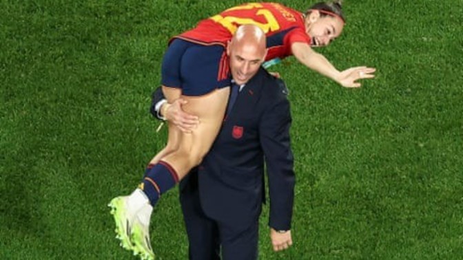 Should Luis Rubiales have been suspended for kissing a player?