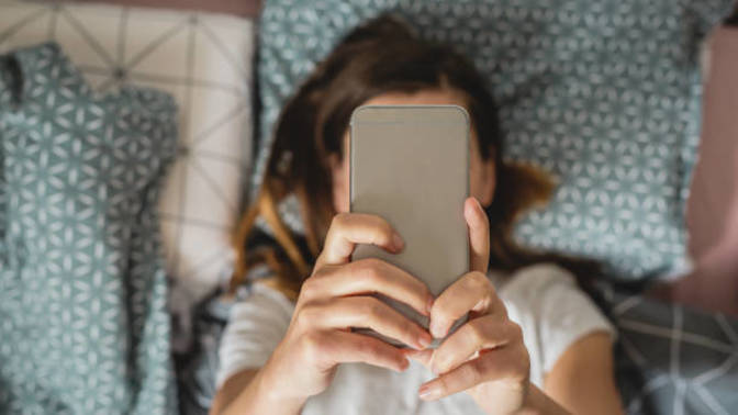 If someone replies to your texts really fast is that a turn off for you?