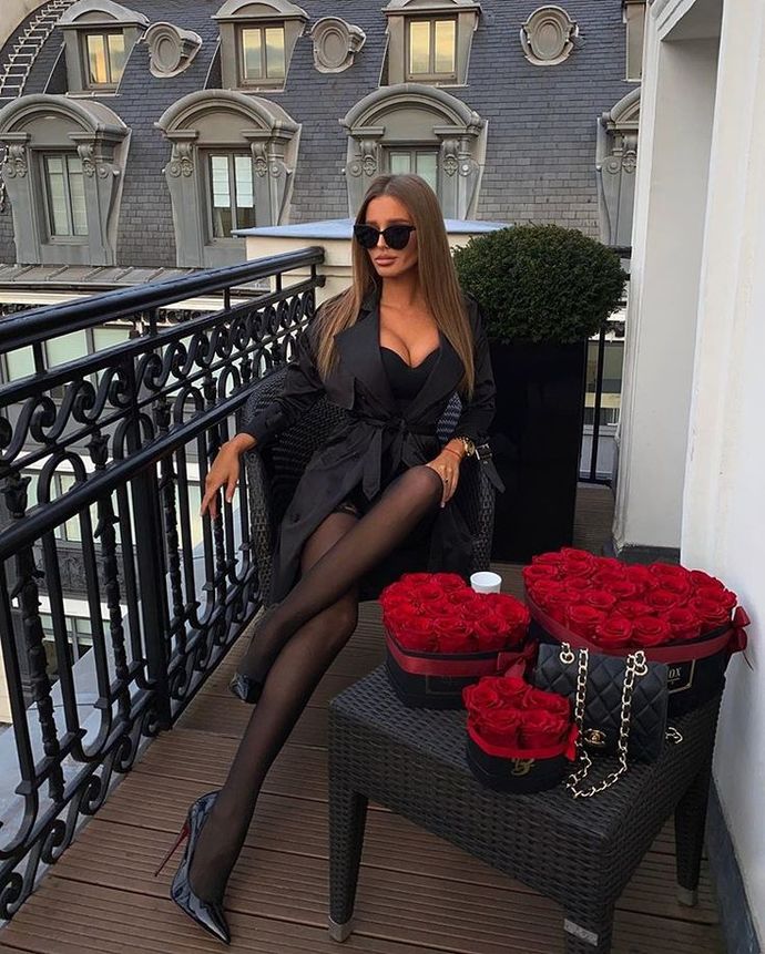 What do you think of girls, who dress up like that?