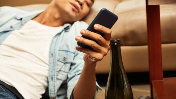 Is it a red flag if a guy drunk texts you?