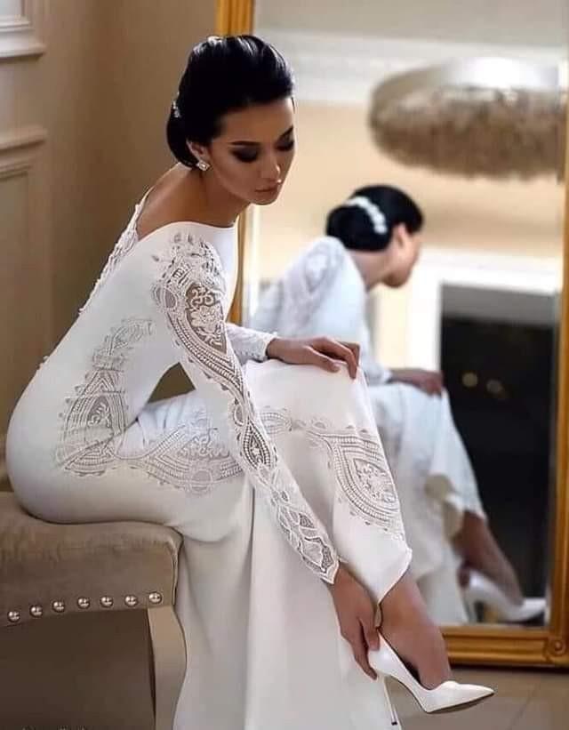 I think this wedding dress is beautiful, Id like to wear one like it one day, do you think its pretty too?