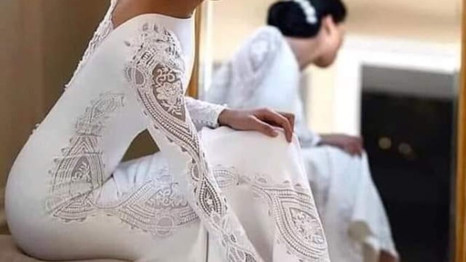I think this wedding dress is beautiful, I'd like to wear one like it one day, do you think it's pretty too?