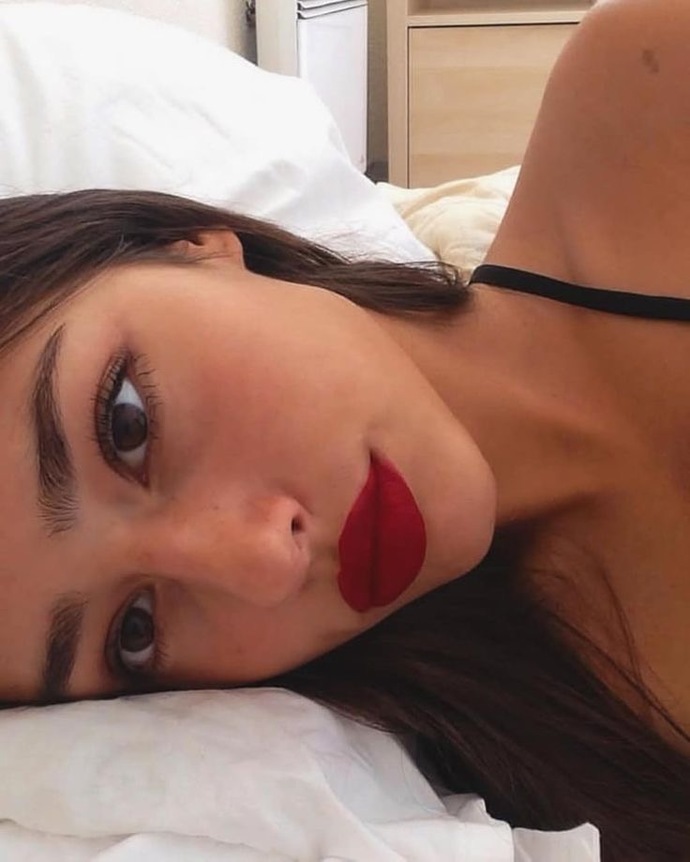 natural makeup look with red lips
