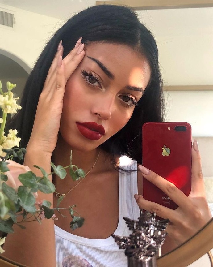 the beautiful cindy kimberly with the soft eyeliner, and medium red lips look