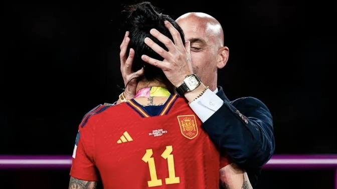 What do you think of the unwanted kiss 💋⚽️?
