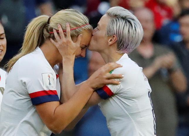 Shouldn't Luis Rubiales step down from being the Spain women's team chief?