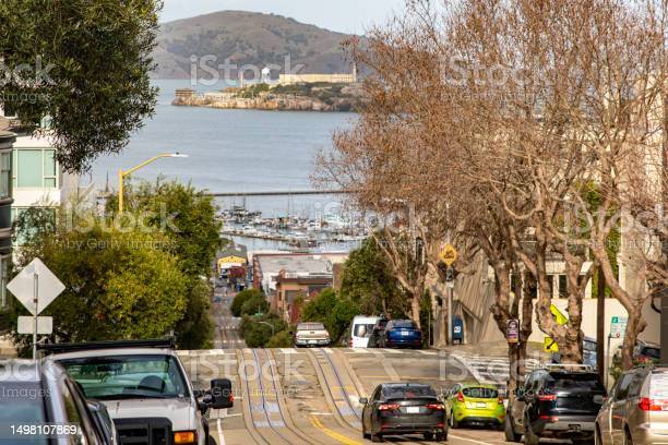 Who wants to live in good old San Francisco?