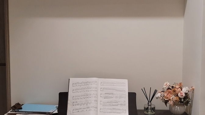 Shall I change my wall's decoraction?