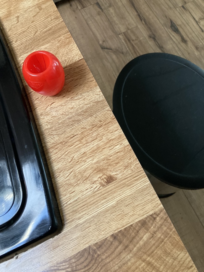 The little red container 